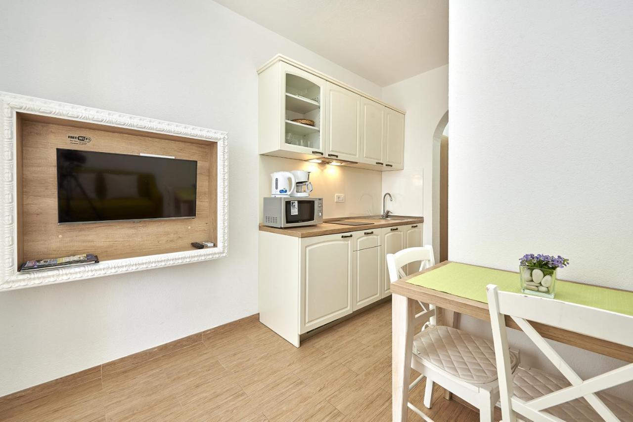 Apartments With A Parking Space Mavarstica, Ciovo - 17803 Trogir Ngoại thất bức ảnh