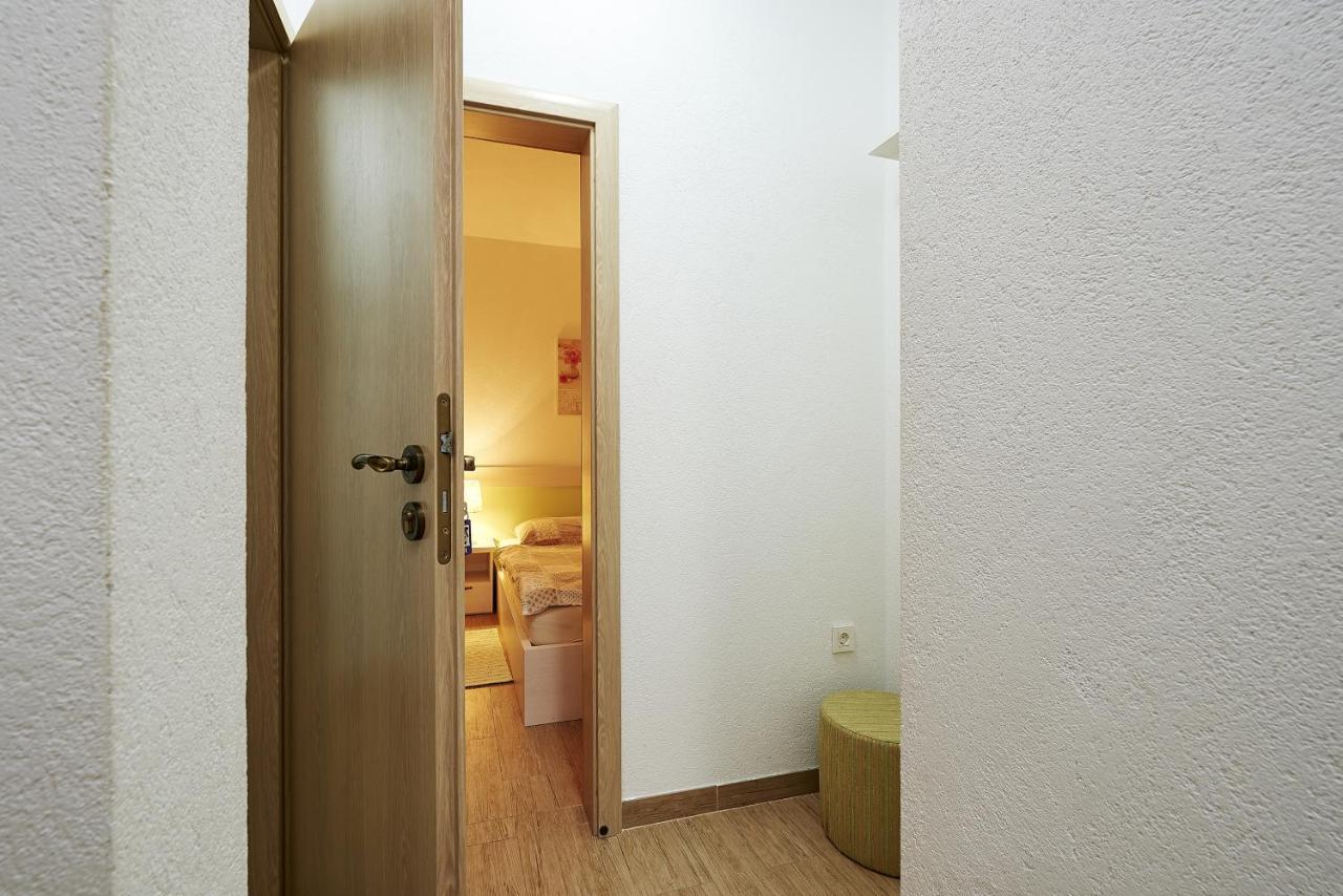Apartments With A Parking Space Mavarstica, Ciovo - 17803 Trogir Ngoại thất bức ảnh