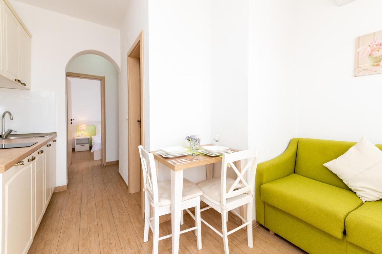Apartments With A Parking Space Mavarstica, Ciovo - 17803 Trogir Ngoại thất bức ảnh